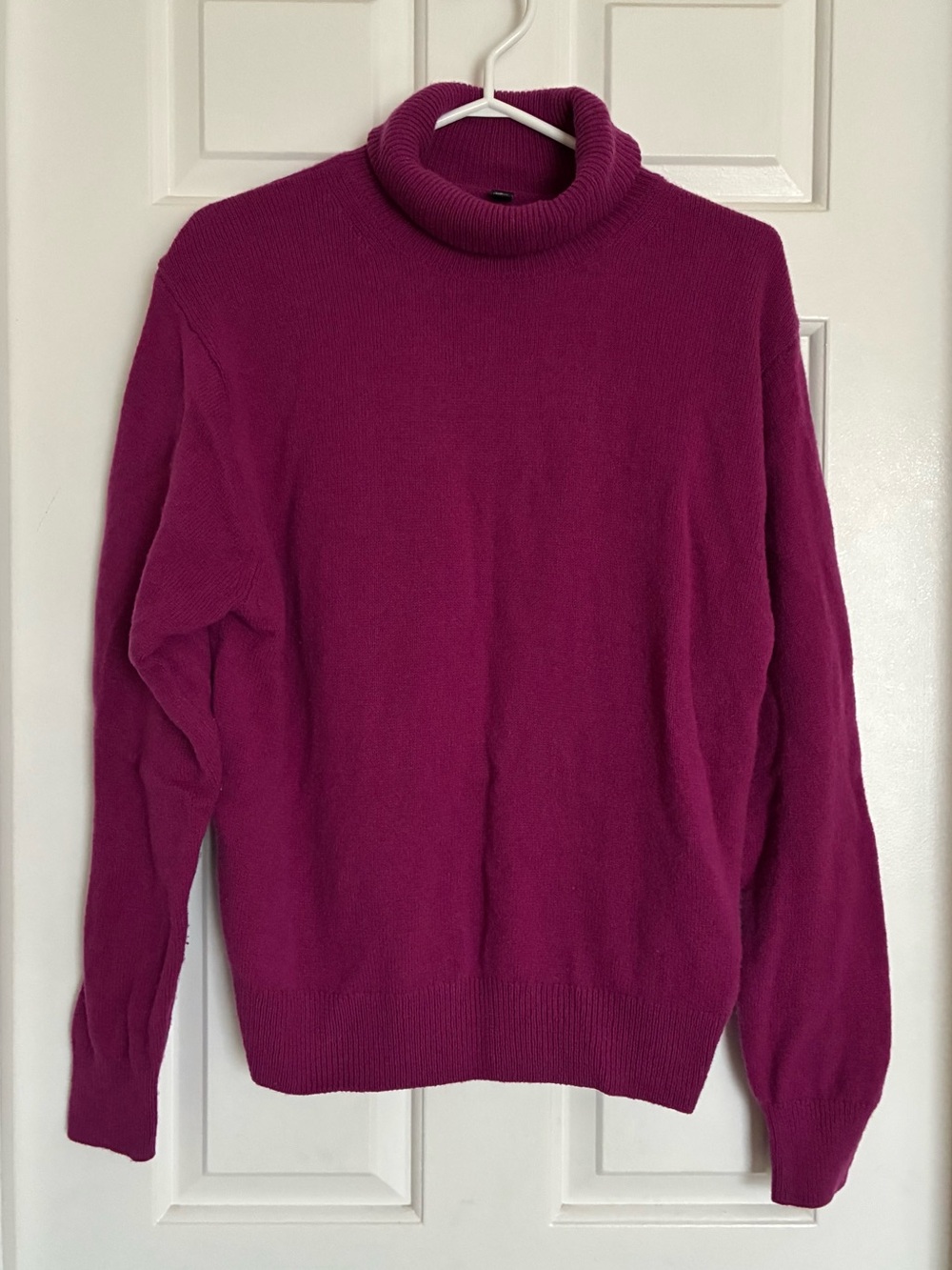 UNIQLO 100% Wool Turtleneck Sweater - Berry Magenta Fuchsia M